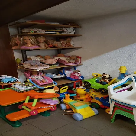 In Deiffelt Near Forest, Cleaning Included